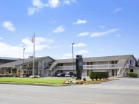 Howard Johnson Inn and Suites Tacoma 
