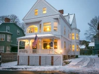 Chart House Inn 