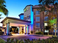 Holiday Inn Express Naples Downtown 5th Avenue 