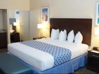 Naples Plaza Hotel 