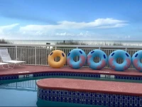 Castaway Beach Inn & Swim Up Bar 