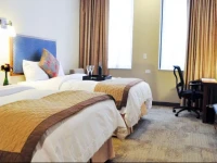 Wyndham Garden Baronne Plaza 