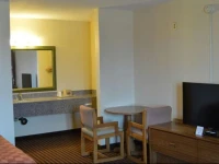 Scottish Inn & Suites 