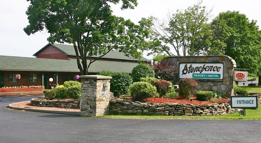 Stone Fence Resort 