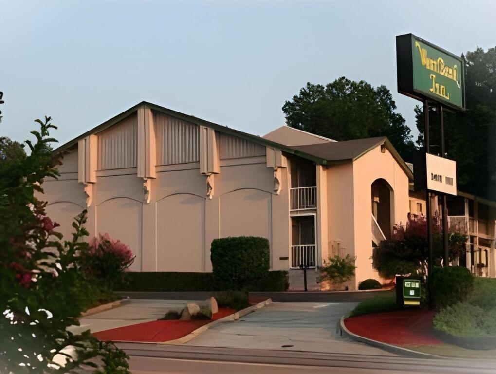 West Bank Inn 2*