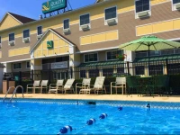 Quality Inn & Suites Evergreen Hotel 