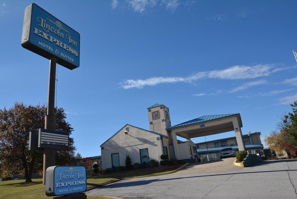 Lincoln Inn Express Hotel and Suites 