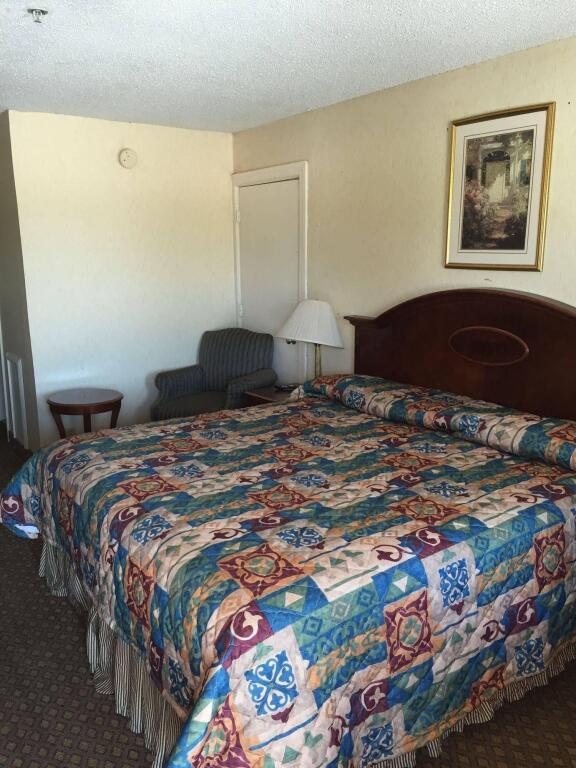 Park Hill Inn and Suites 