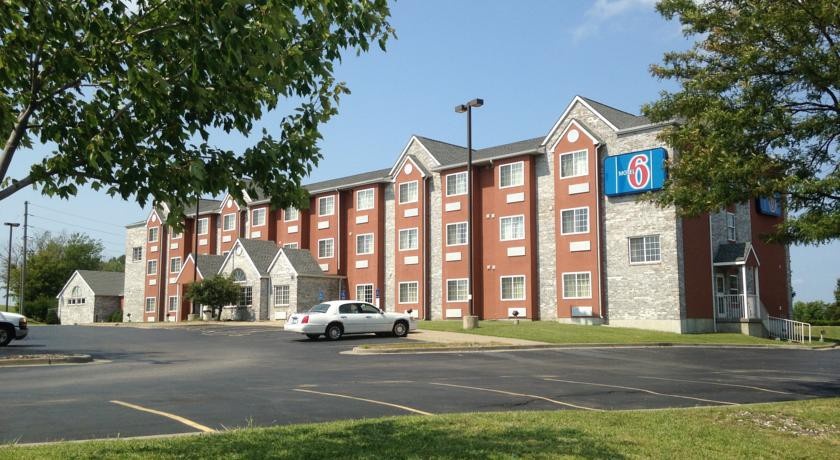 Motel 6 Olathe 