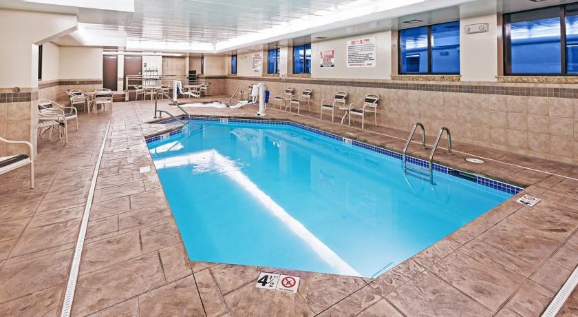 AmericInn Hotel & Suites Omaha 