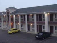 Townhouse Inn & Suites Omaha 