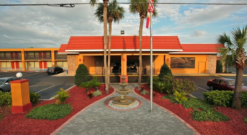 Quality Inn and Suites Riverfront 