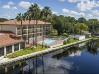 Vista Hotel on Lake Tarpon 