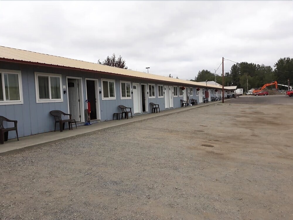 The Pioneer Motel 2*
