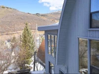 Empire Avenue House 