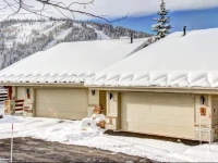 Twin Pines Apartment 