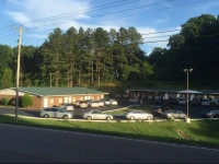 Pinetree Inn 
