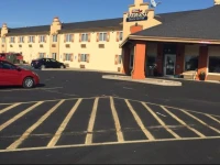 Baymont Inn & Suites - Pella 