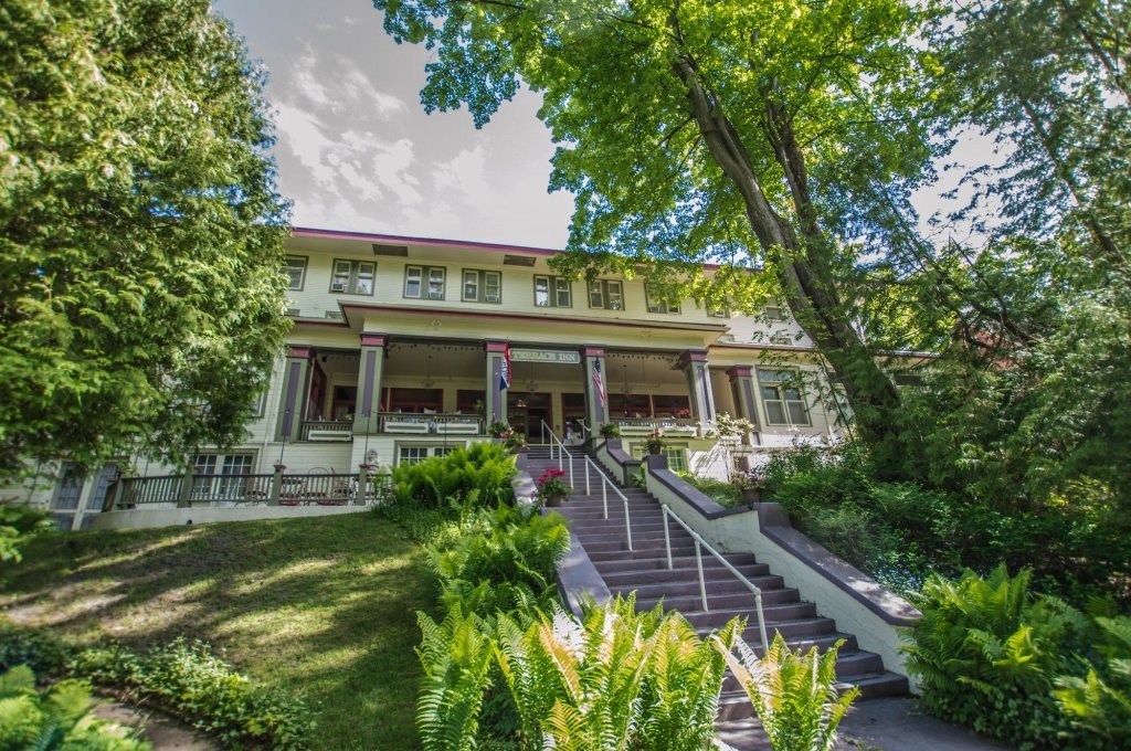 Terrace Inn and 1911 Restaurant 