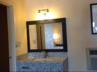 DIAMOND INN & SUITES 