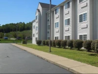 Econolodge Inn and Suites Pittsburgh Airport 