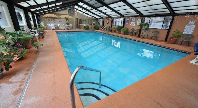 Pinecliff Village Resort 