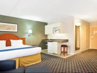 Quality Inn & Suites St. Charles 