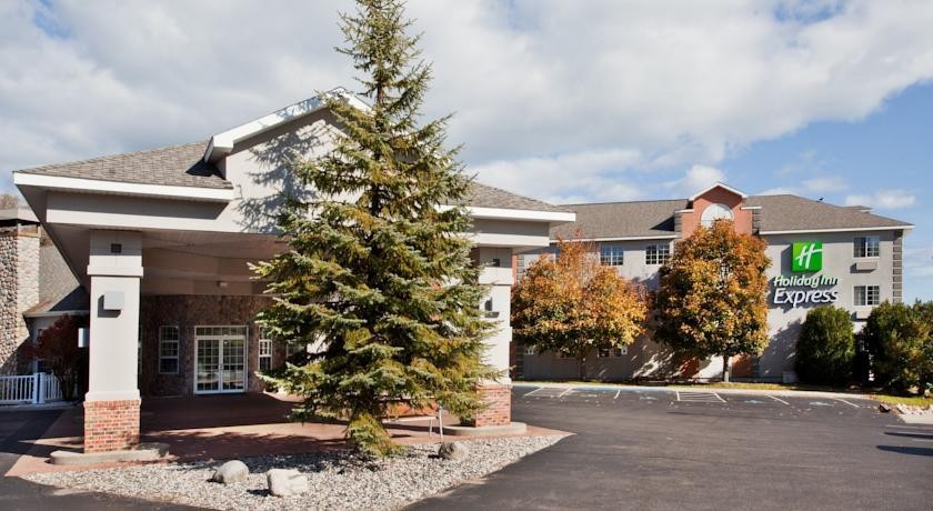 Holiday Inn Express Lake Front - St Ignace 