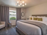The Greens Hotel 