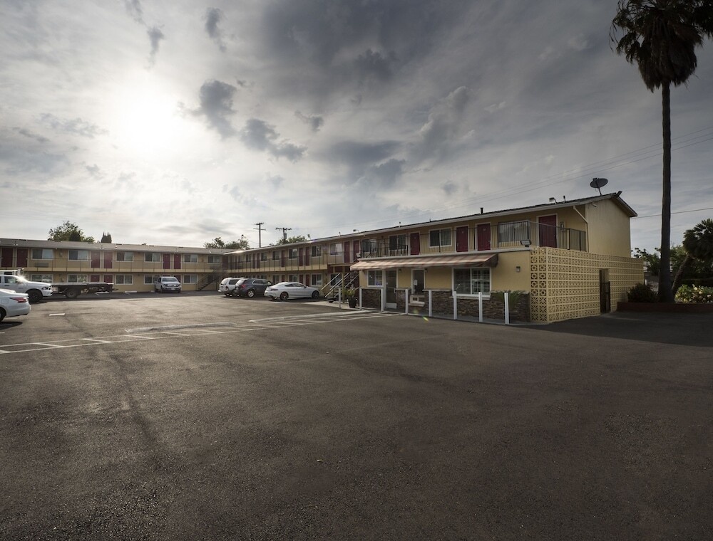 Sky Riders Motel 2*