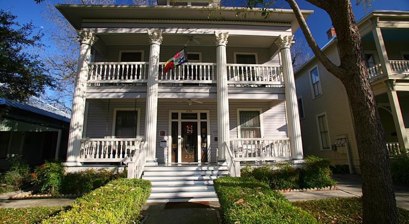 Brackenridge House Bed and Breakfast 