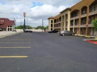 Hallmark Inn and Suites 