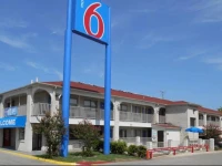 Motel 6 San Antonio - Splashtown 