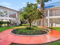 Howard Johnson Suites Central 