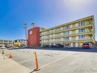 Surfer Beach Hotel 