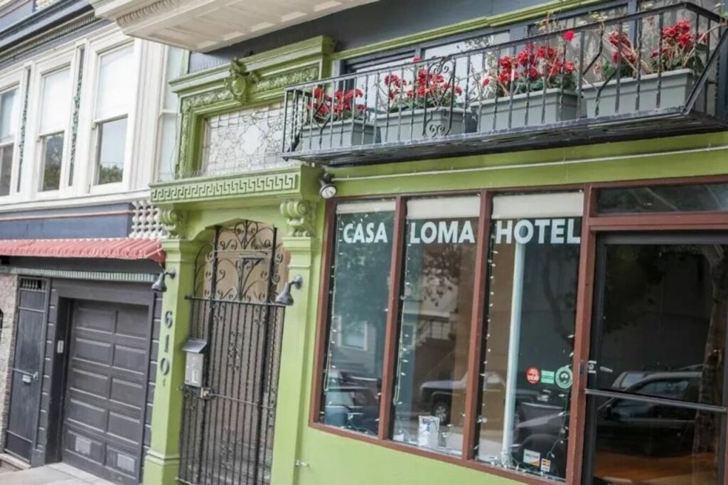 Casa Loma Hotel 