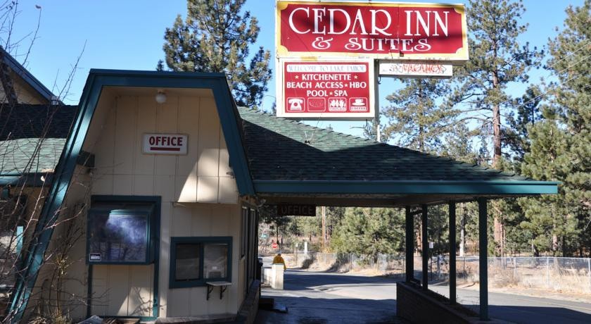 Cedar Inn & Suites 
