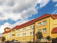La Quinta Inn & Suites Shawnee 