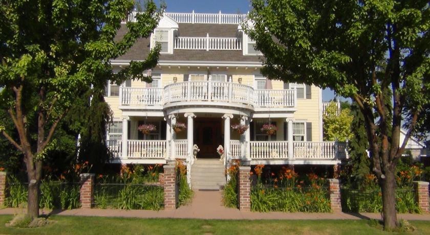 Big Yellow Inn 