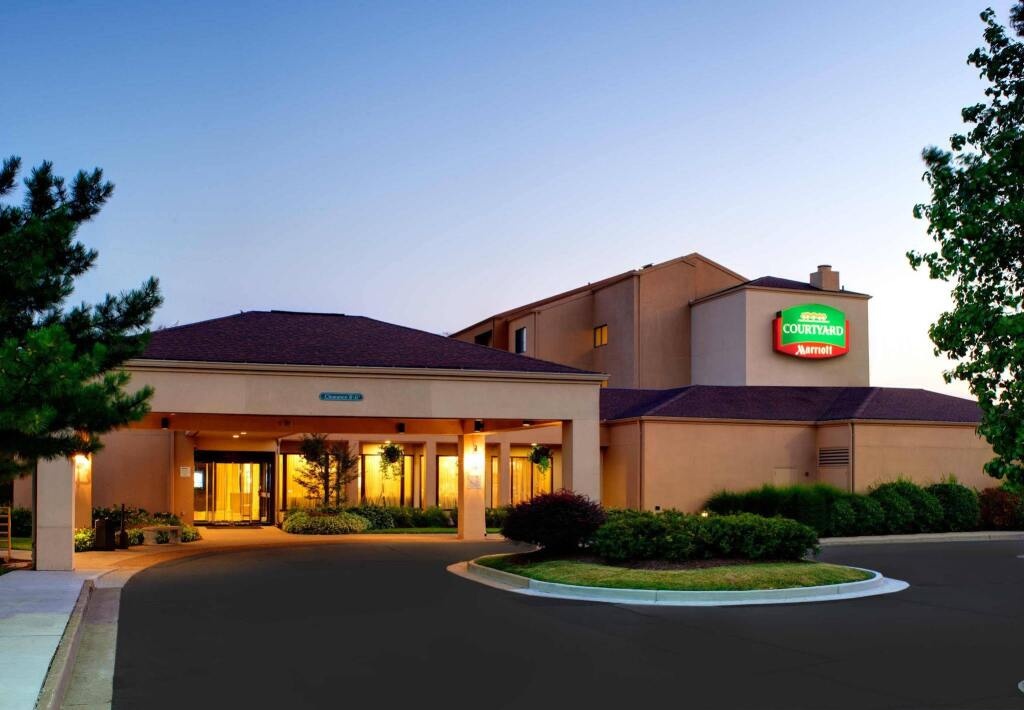 Courtyard by Marriott St. Louis Downtown West 
