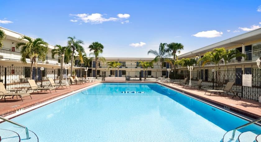 Days Inn St Pete North 