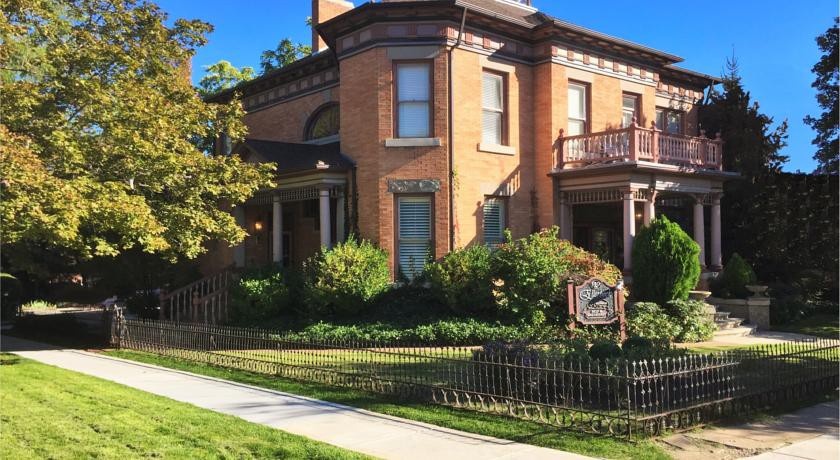 Historic Ellerbeck Mansion Bed & Breakfast 