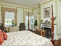 Historic Kent Manor Inn 