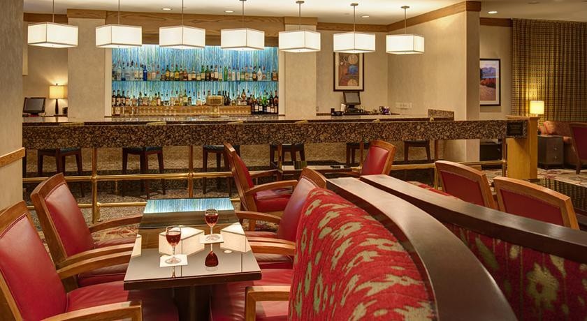 DoubleTree by Hilton Tulsa at Warren Place 