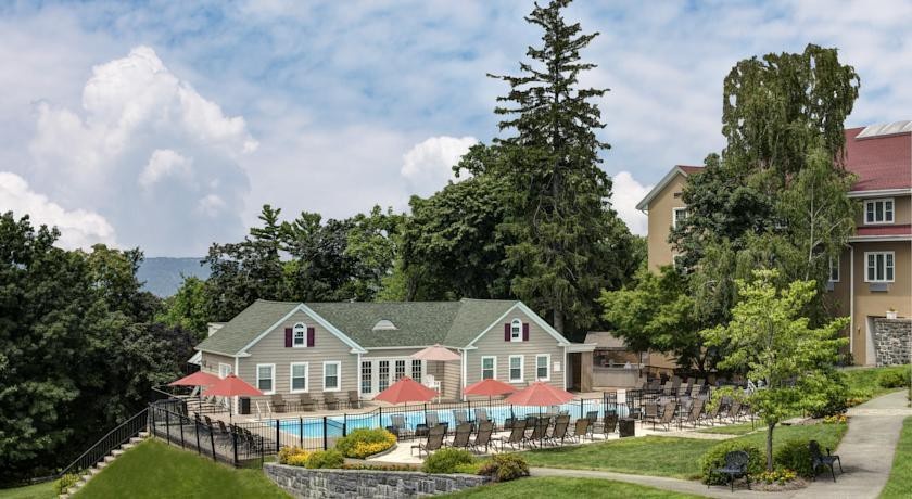 Tarrytown House 
