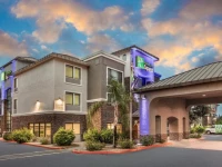Holiday Inn Express and Suites Phoenix Tempe - University 