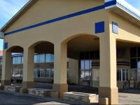 Econo Lodge Inn & Suites Triadelphia 