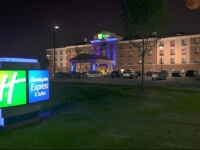 Holiday Inn Express and Suites Detroit North-Troy 