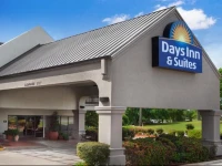 Days Inn and Suites Tyler 