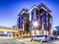 Holiday Inn Express & Suites Cleveland/Westlake 
